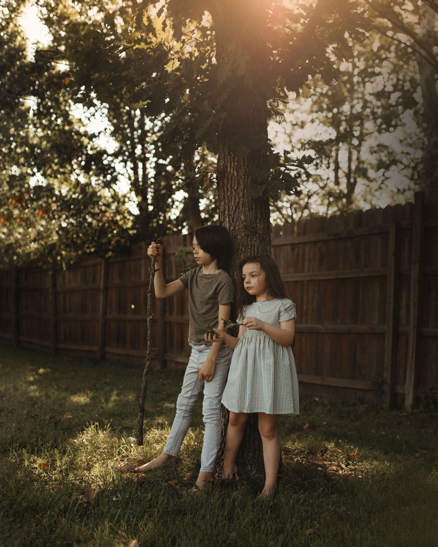 Siblings playing outdoors at golden hour – nostalgic and warm lifestyle family session