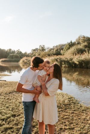 Melissa Stuer Photography Moederschapsfotograaf Moerbeke Oost-Vlaanderen
gezinsfotoshoot buiten aan water fotograaf waasland