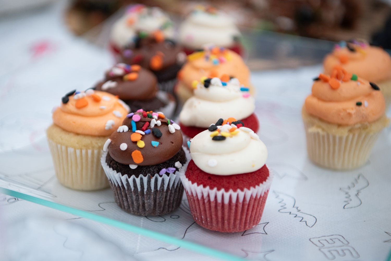 Children's birthday photography. Cupcakes.