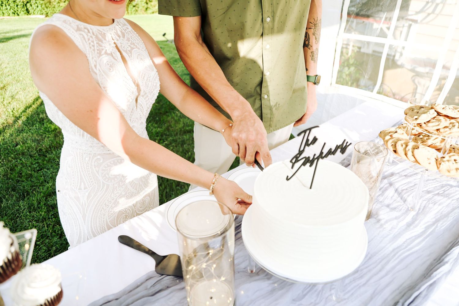 wedding cake cut