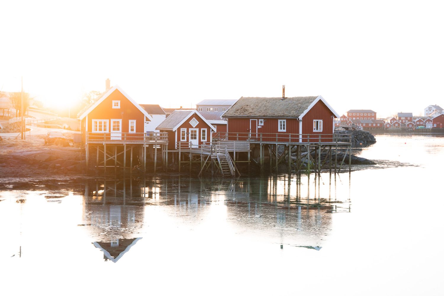 valen cabins hotel riene norvège au lever du soleil