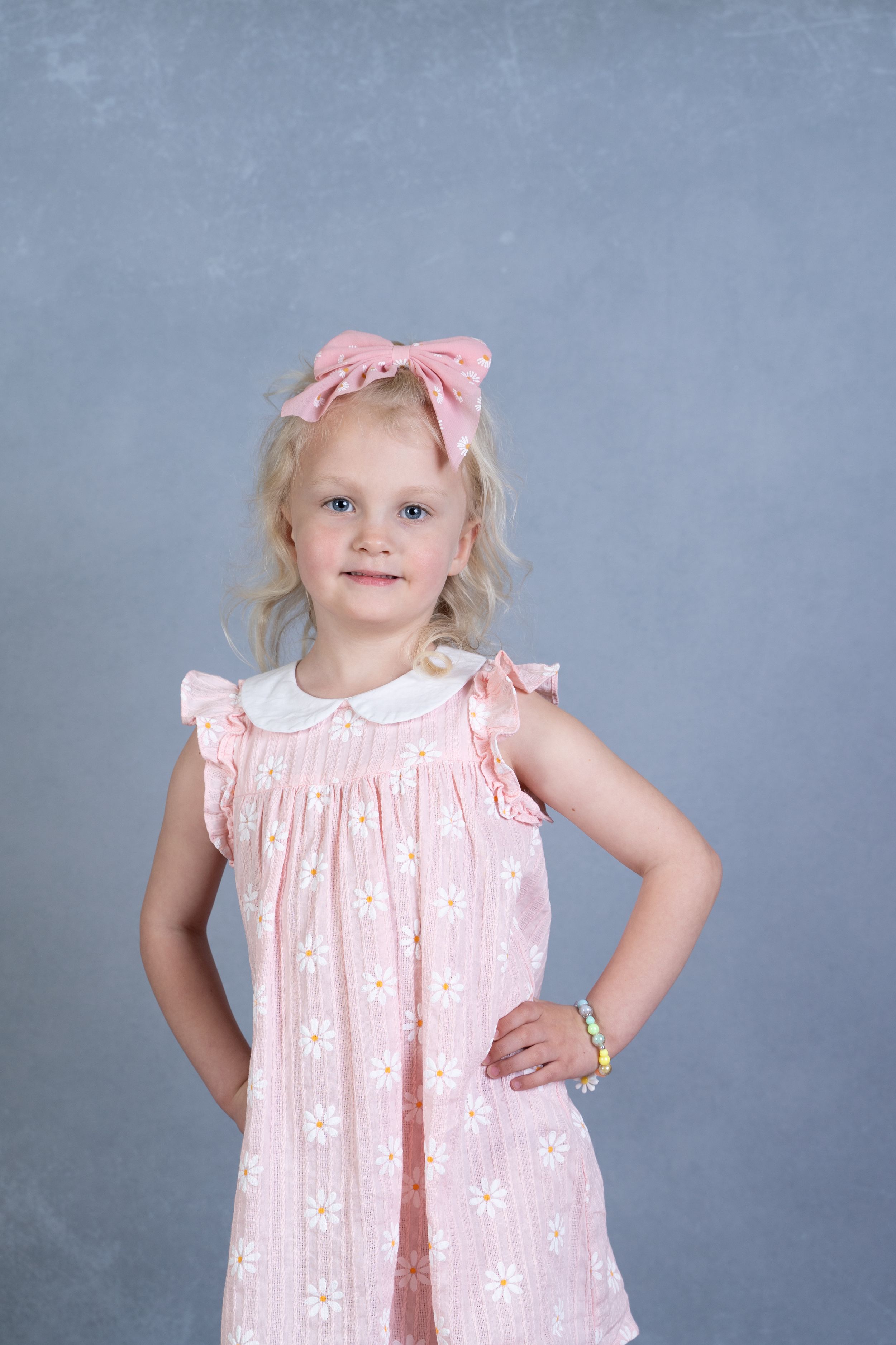 Profession preschool image in the Berk and Montgomery County area. Artfully Captured Photography does preschool photography.