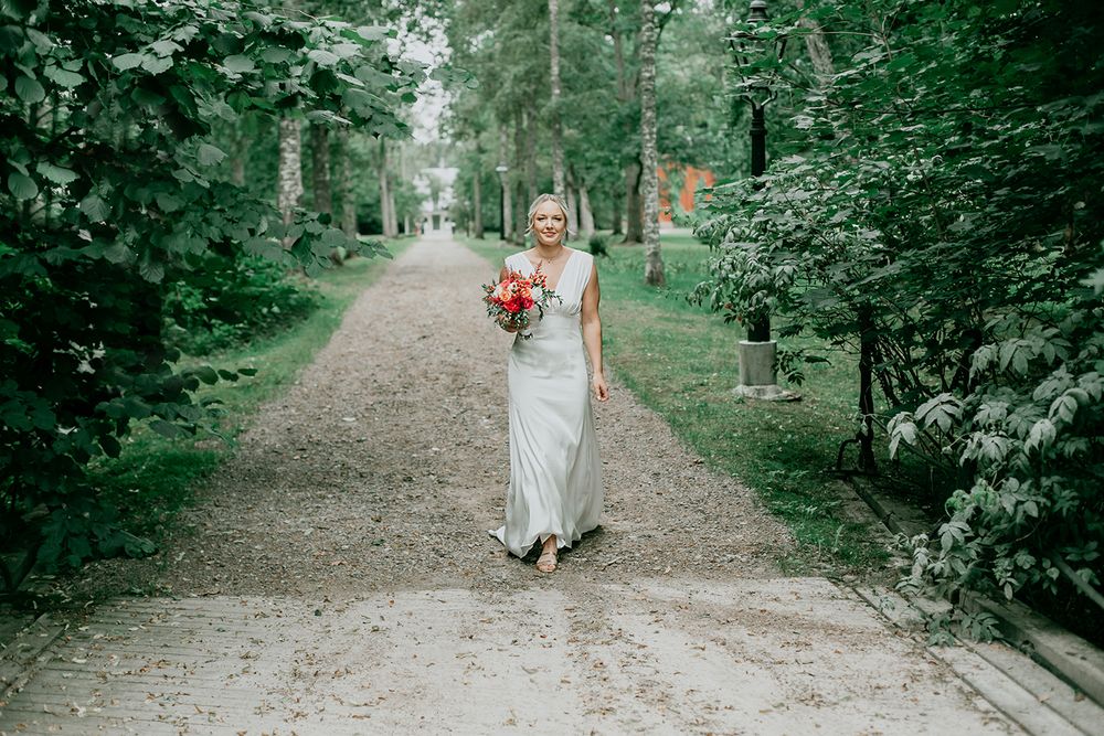 Carl och Mys bröllop i Karlstad. Gamla Wermlandsbanken och Apertin Herrgård. Bröllopsfotograf Rebecca Nordin.