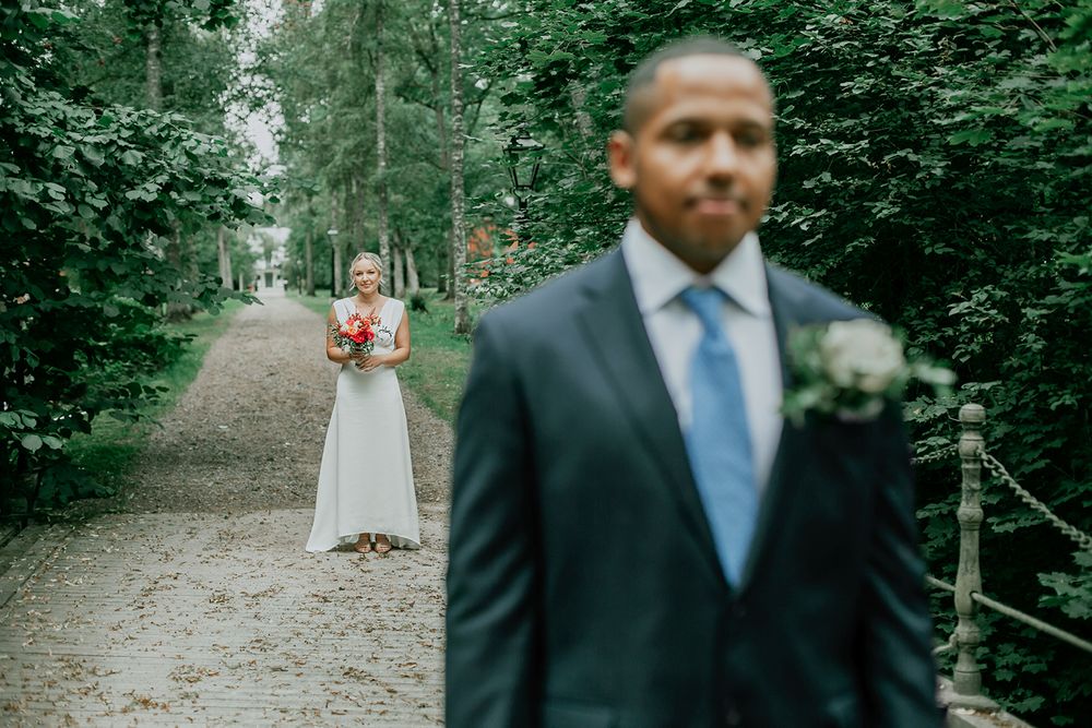 Carl och Mys bröllop i Karlstad. Gamla Wermlandsbanken och Apertin Herrgård. Bröllopsfotograf Rebecca Nordin.