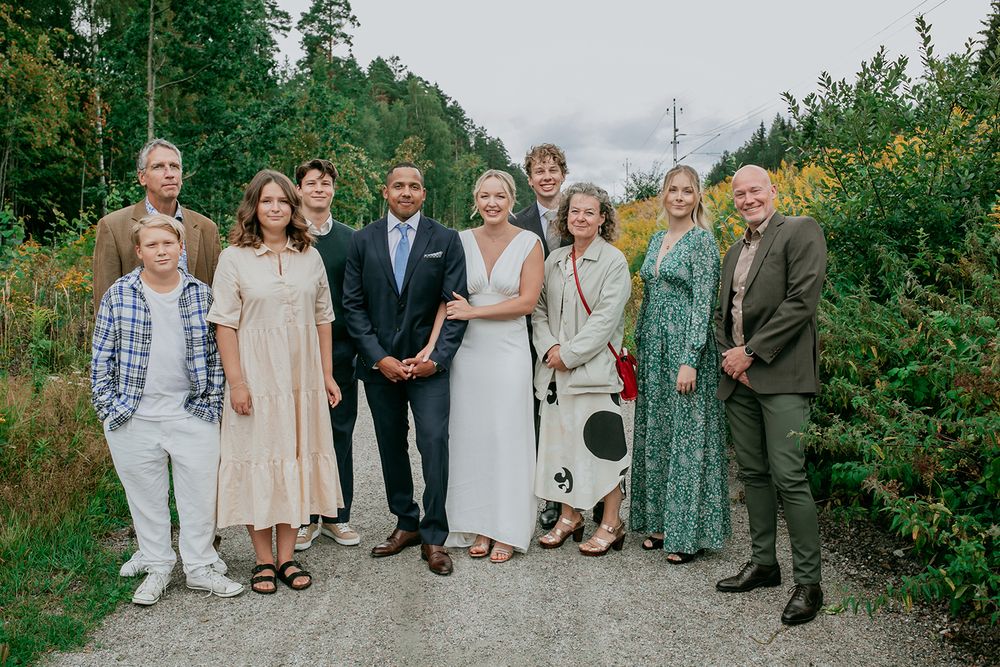 Carl och Mys bröllop i Karlstad. Gamla Wermlandsbanken och Apertin Herrgård. Bröllopsfotograf Rebecca Nordin.