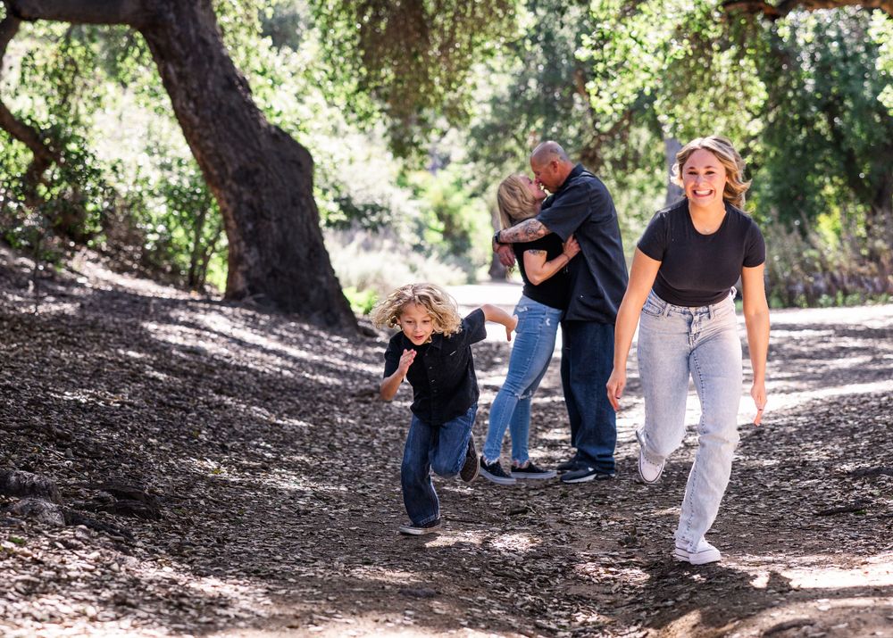 Family Photographer in Simi Valley, Natural light photographer, Outdoor photographer in Simi Valley, Fun family photos, capture the momement