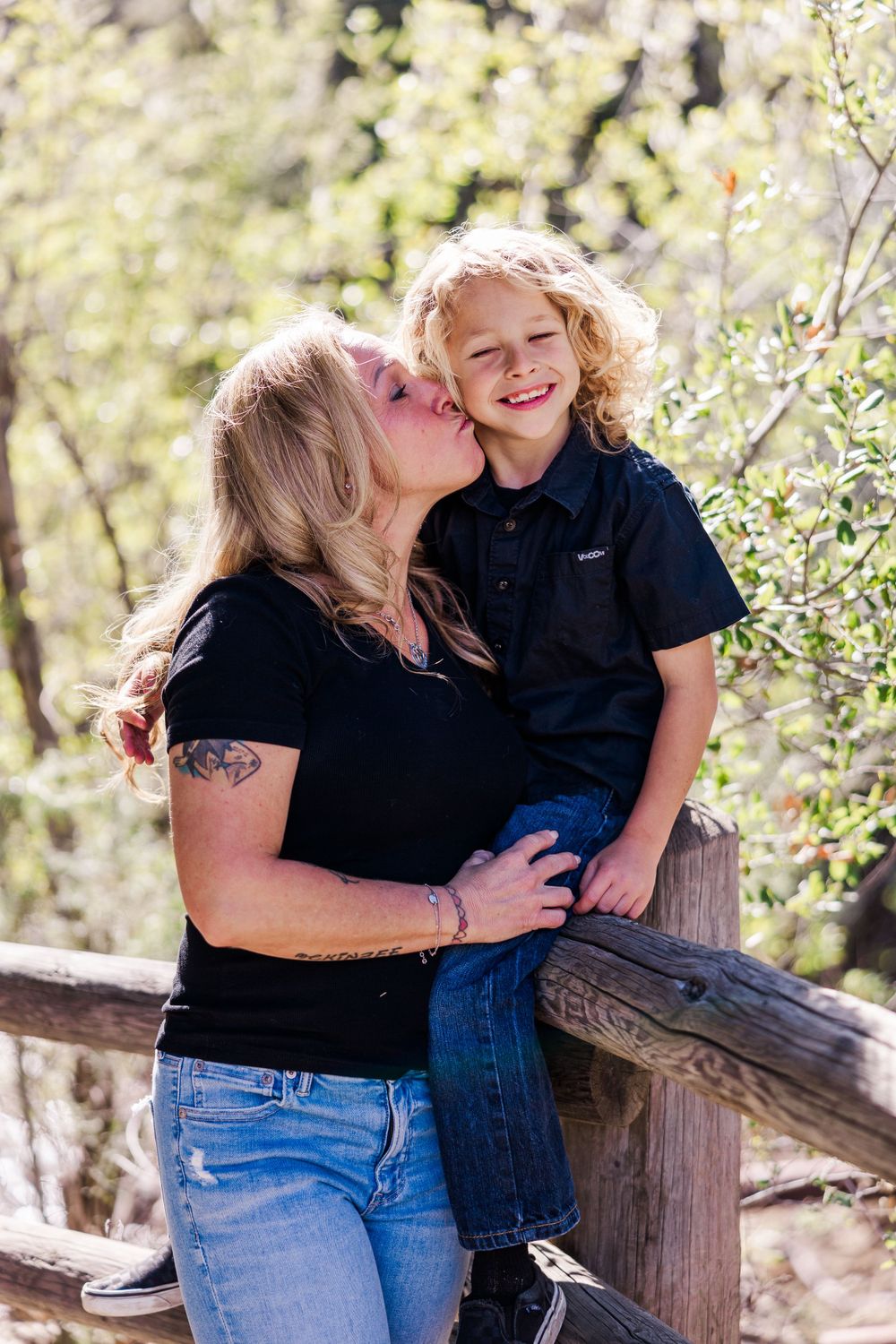 Family Photographer in Simi Valley, Natural light photographer, Outdoor photographer in Simi Valley, Fun family photos, capture the momement