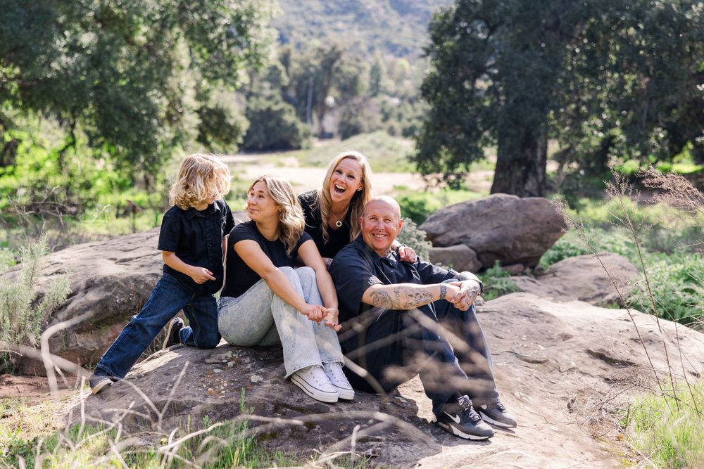 Family Photographer in Simi Valley, Natural light photographer, Outdoor photographer in Simi Valley, Fun family photos, capture the momement