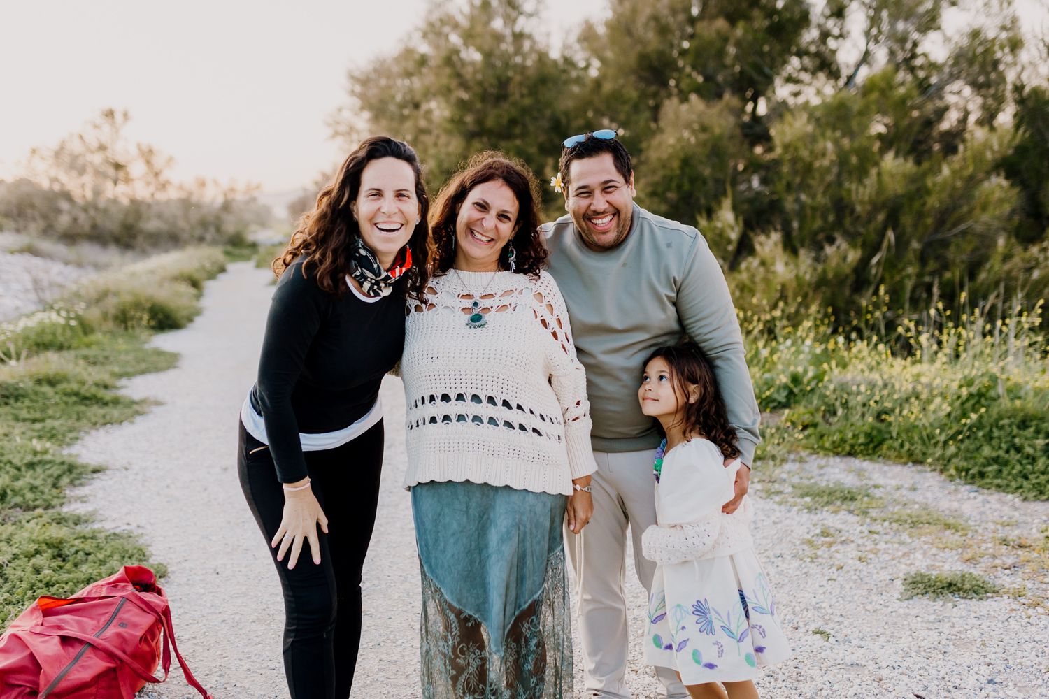 The photographer Inbal in a photo with her clients, The berger Family