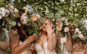 Beautiful wedding floral arrangements with peach and pastel blooms create a romantic atmosphere.