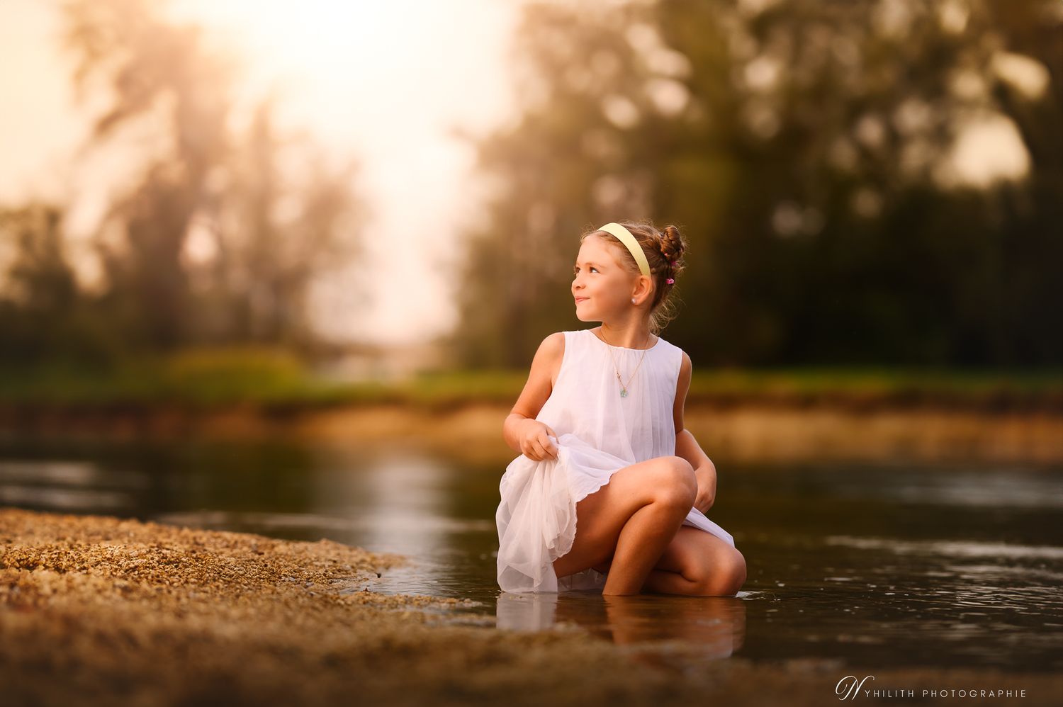 Photo petite fille dans l'eau en été – Photographe en Meuse Séance Photo Enfants à Verdun Nyhilith Photographie