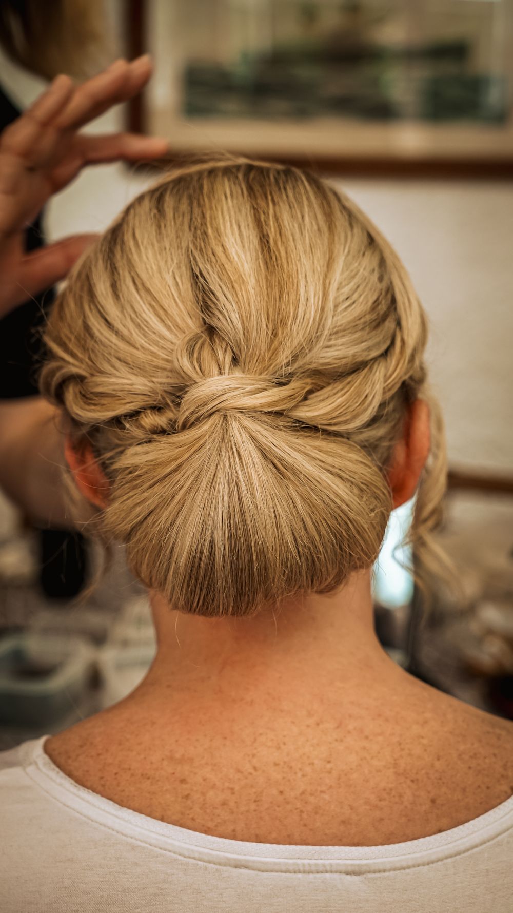 Photo de mariage, préparation de la mariée, par Chloé Cabanes