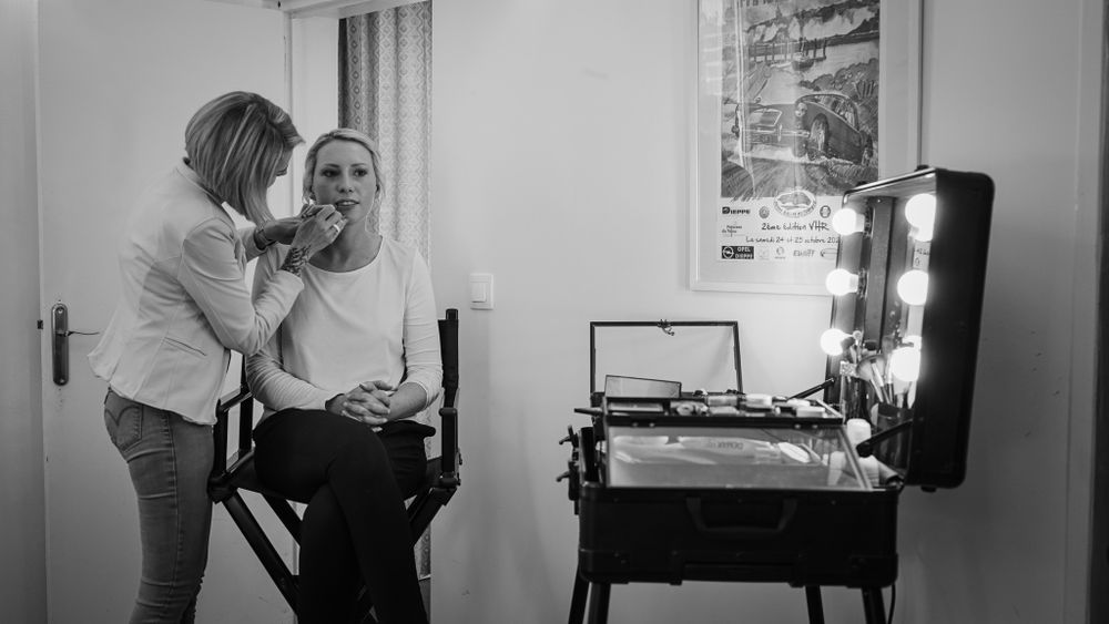 Photo de mariage, préparation de la mariée, par Chloé Cabanes