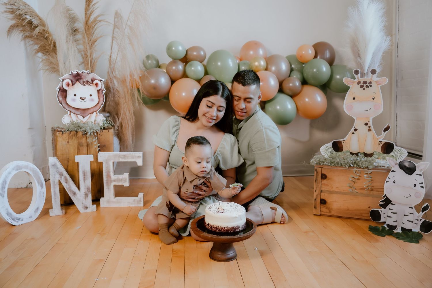Cake Smash Session Juve Photography Saint Paul Minnesota