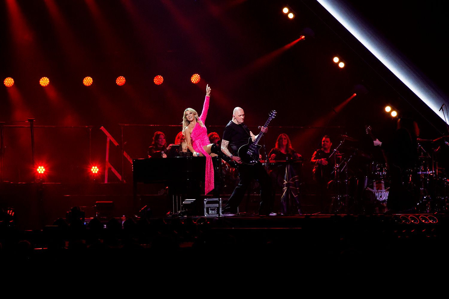 Champions of rock I SAAB arena i Linköping. Peter Johansson och Jenna Lee-james. Fotograf Rebecca Nordin.