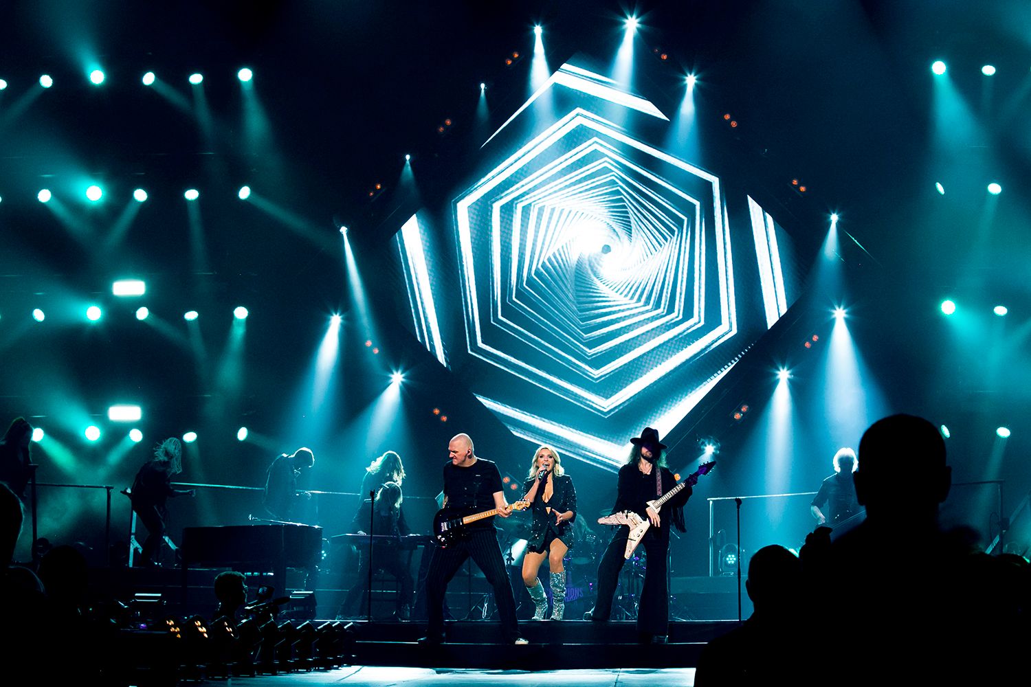 Champions of rock I SAAB arena i Linköping. Peter Johansson och Jenna Lee-james. Fotograf Rebecca Nordin.