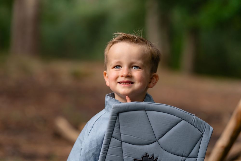 Portrait d'enfant en extérieur, séance lifestyle