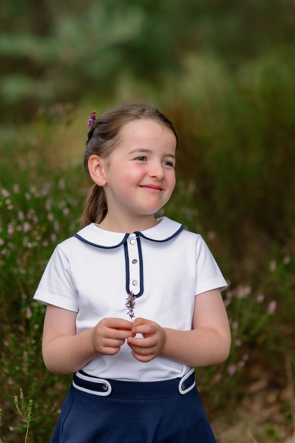 Portrait petite fille pendant un reportage photo familial