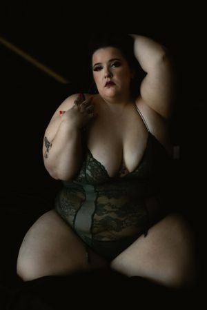 North Fort Worth boudoir photography studio specializing in plus-size boudoir photos.