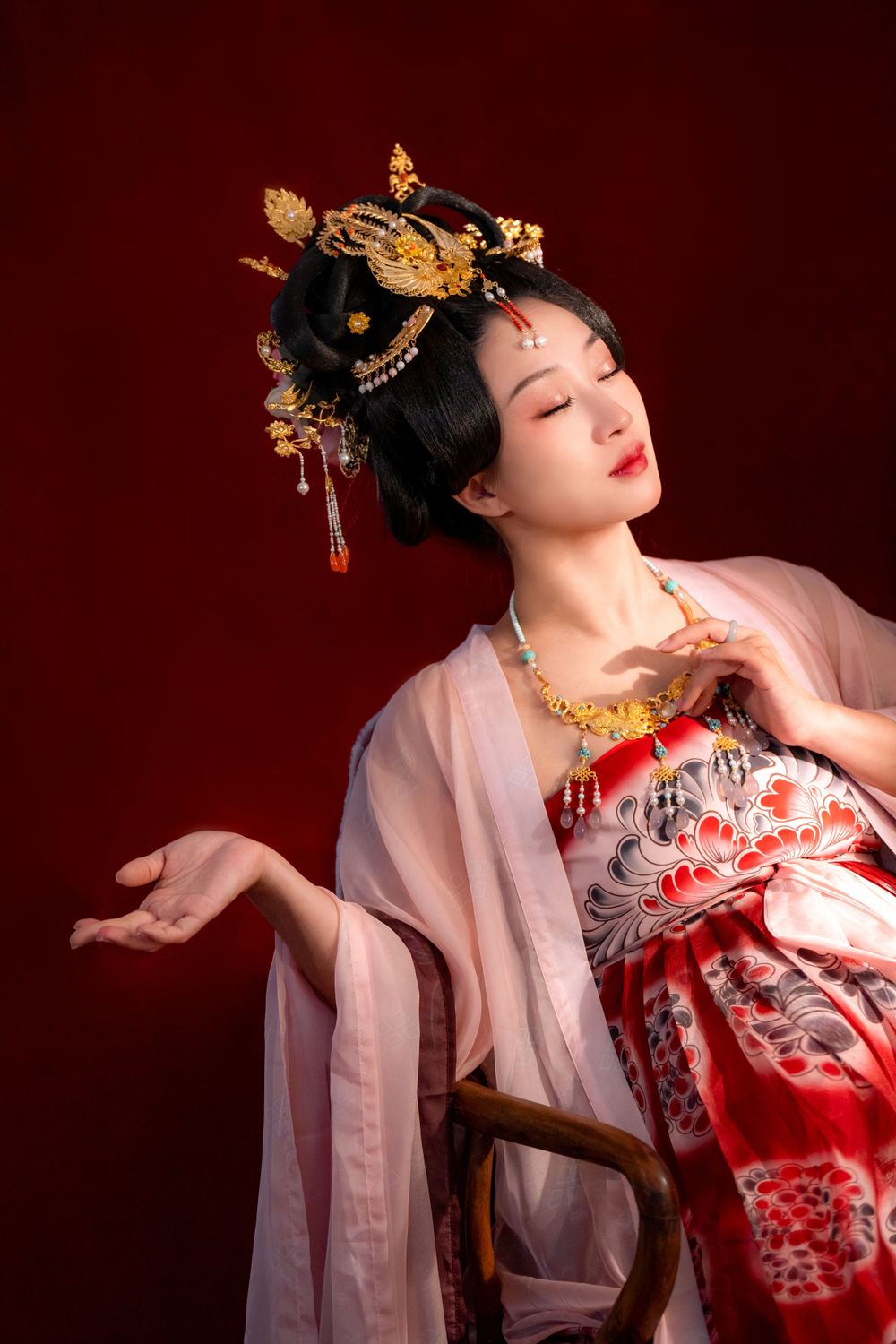Cinematic Tang Dynasty Hanfu maternity and family studio portrait with dramatic lighting, by Imagine Image Studio Auckland.