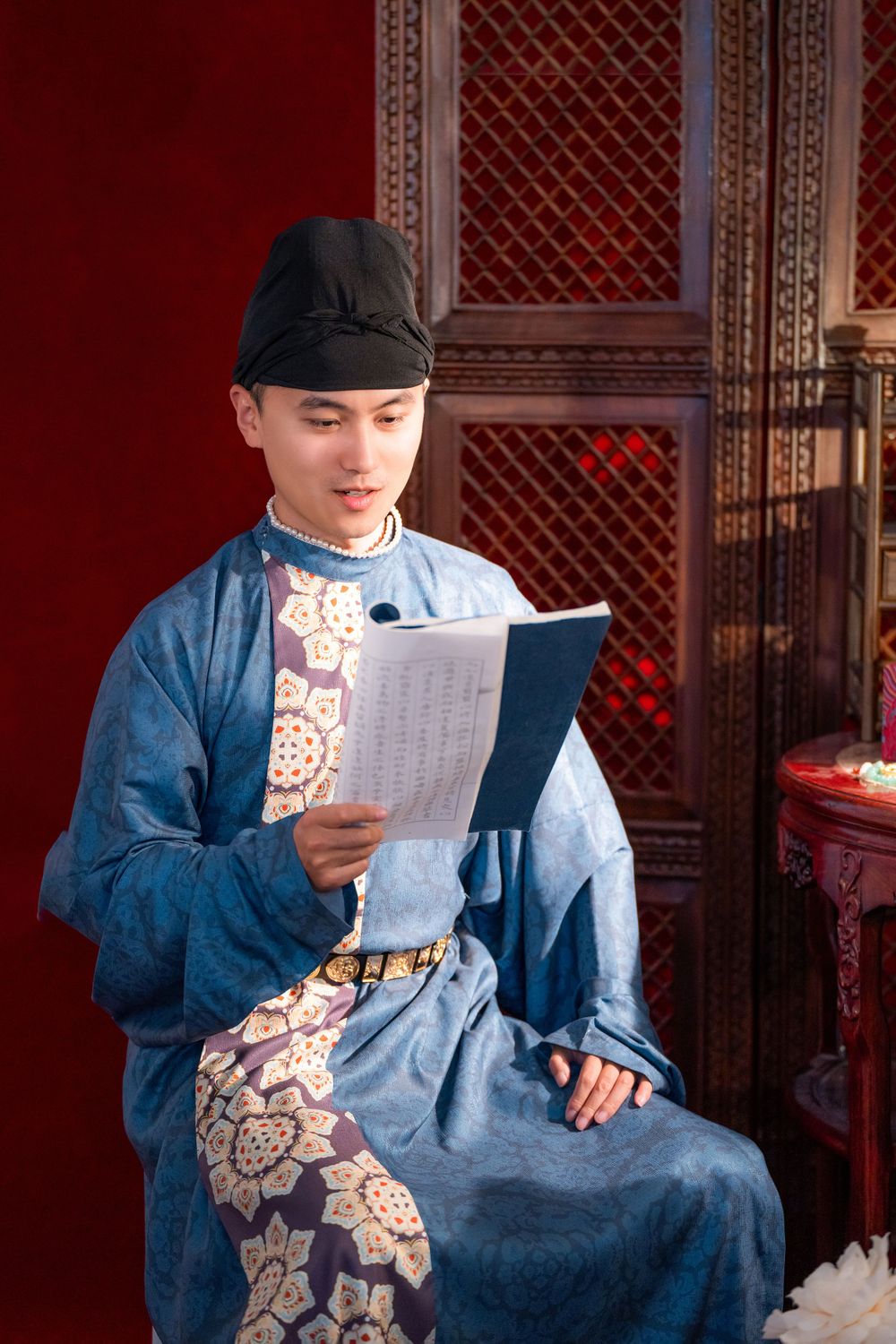 Cinematic Tang Dynasty Hanfu maternity and family studio portrait with dramatic lighting, by Imagine Image Studio Auckland.