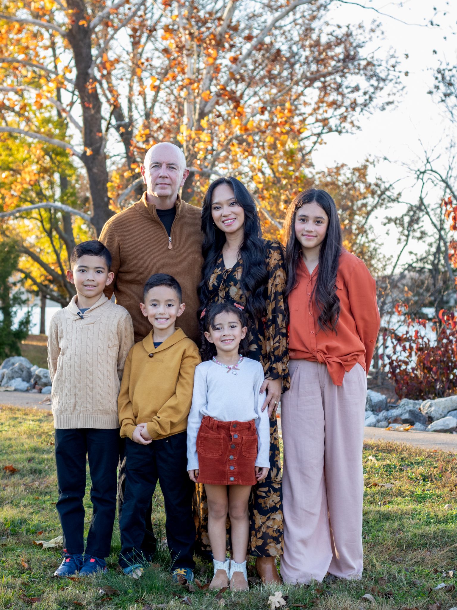 Fall family photos by the lake.