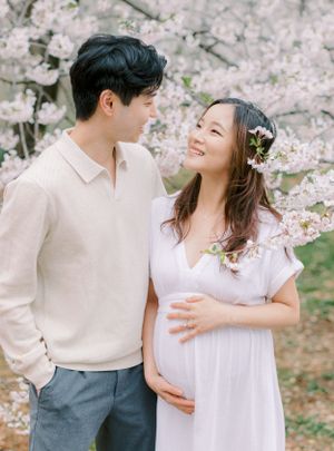 Jeanie Jang Photo NYC Maternity Photographer New York Family Photographer Central Park Cherry Blossom
