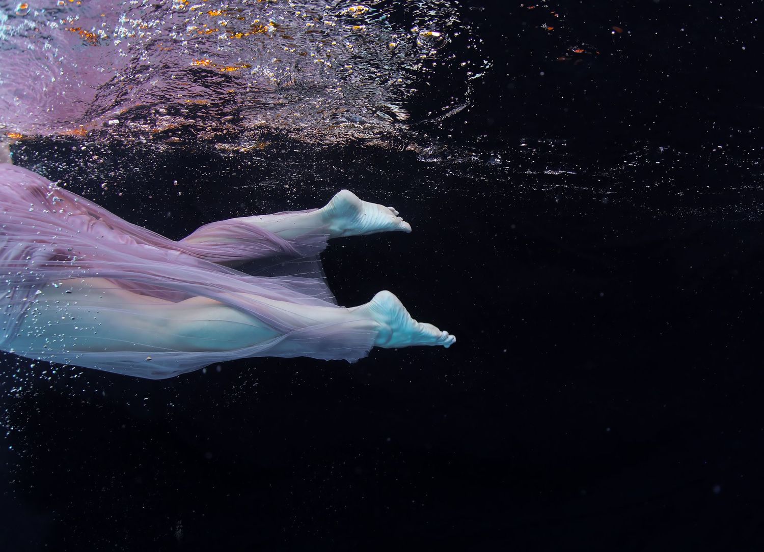Underwater creative portrait session. Project Faceless inspired. Canon and Ikelite image.