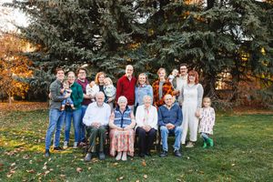 BYU Idaho Ricks Gardens. Extended Family photo session. Multi-generational photo session.