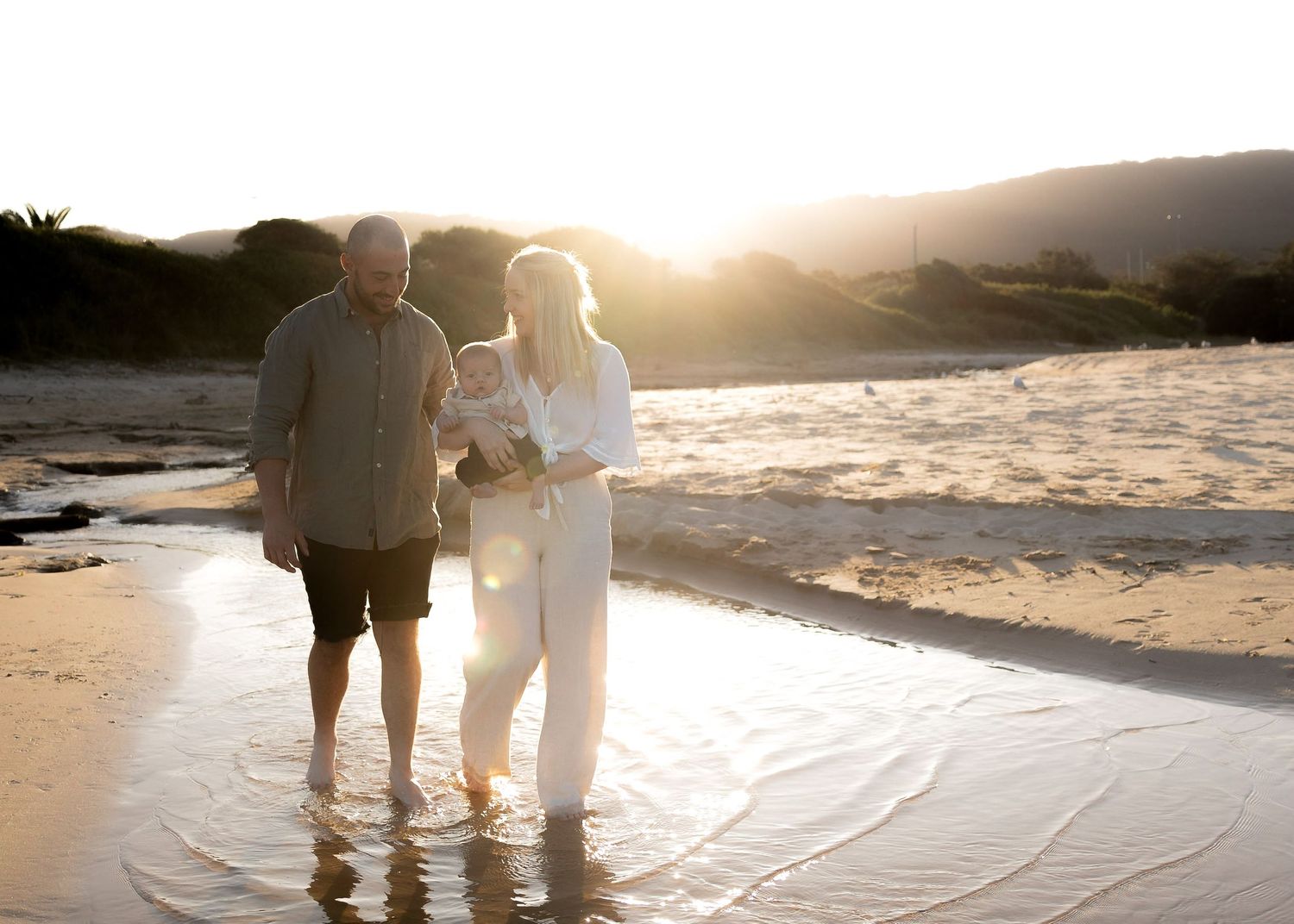 Newborn shoot at sunset, showing baby with loving parents in Woonona, newborn and baby photos in Woonona, Corrimal, Bulli and the Illawarra.