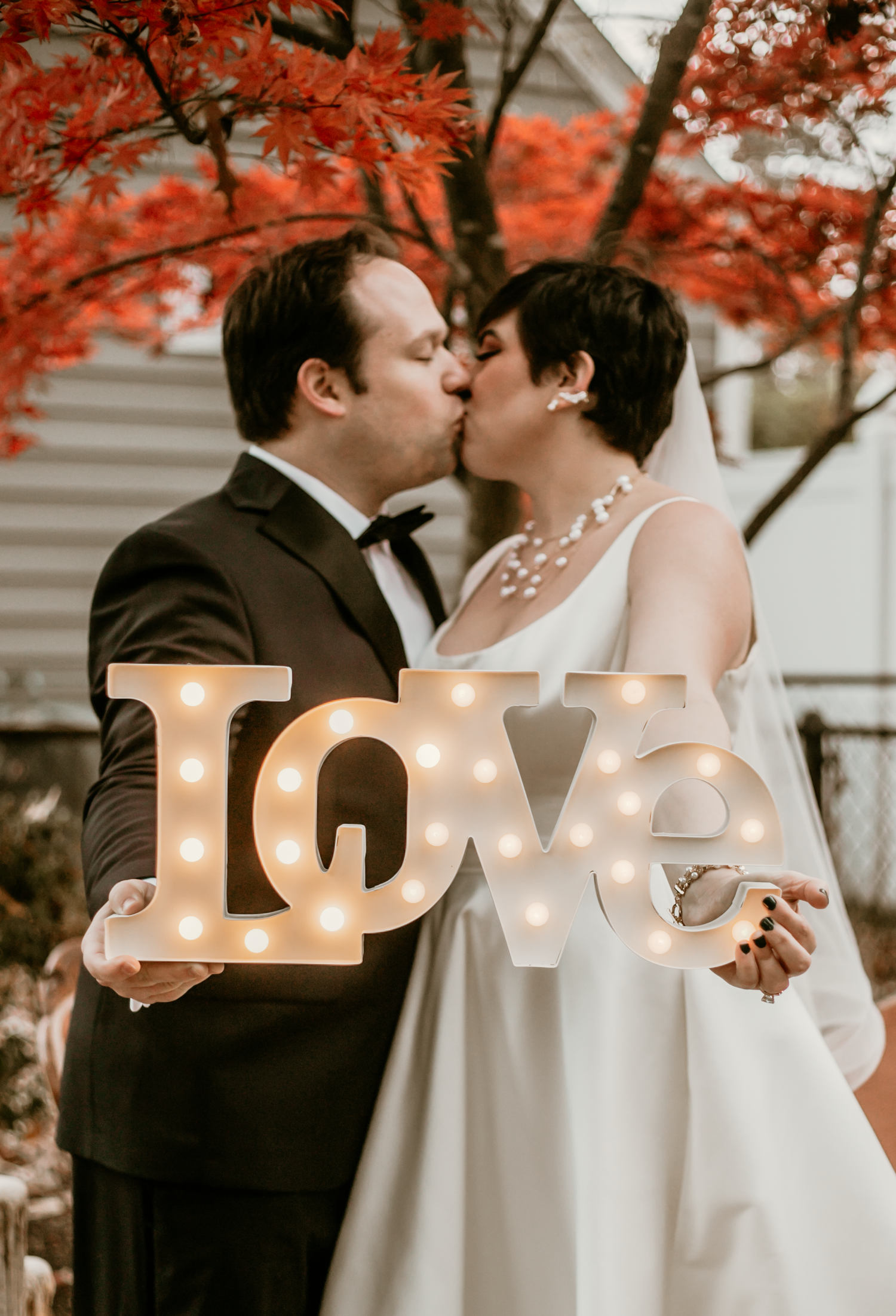 love sign photo wedding