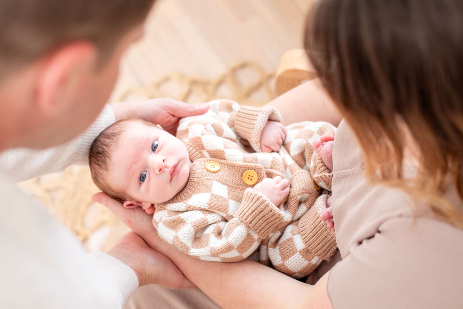 newborn fresh 48 baby photos in and near cincinanti ohio travel photographer quality luxury attention to detail lifestyle family photos