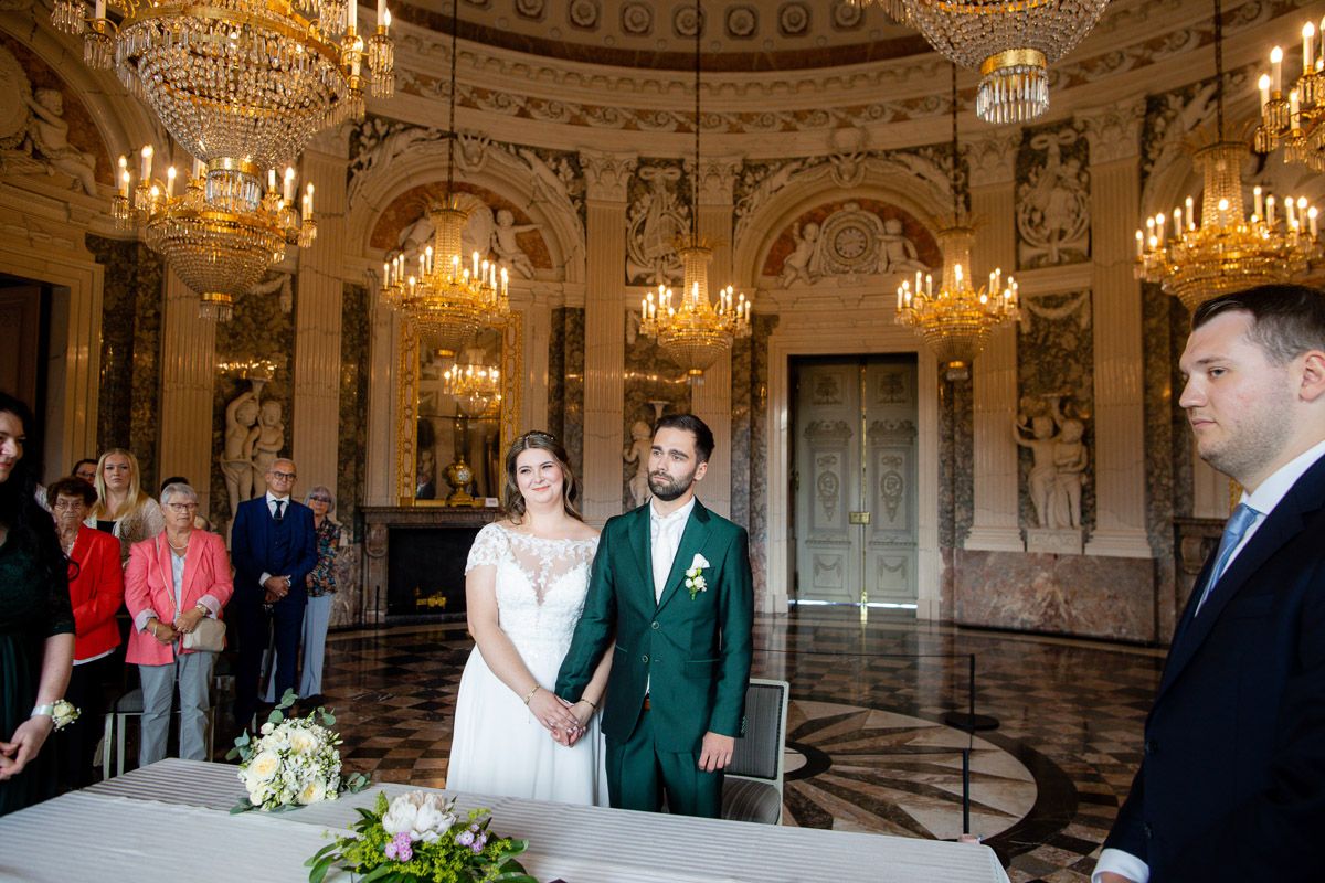 Standesamtliche Hochzeit im Schloss Benrath begleitet von einem Profi Hochzeitsfotograf