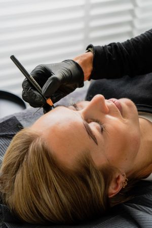 Branding shoot voor brow's bij Anika door VDH Fotografie