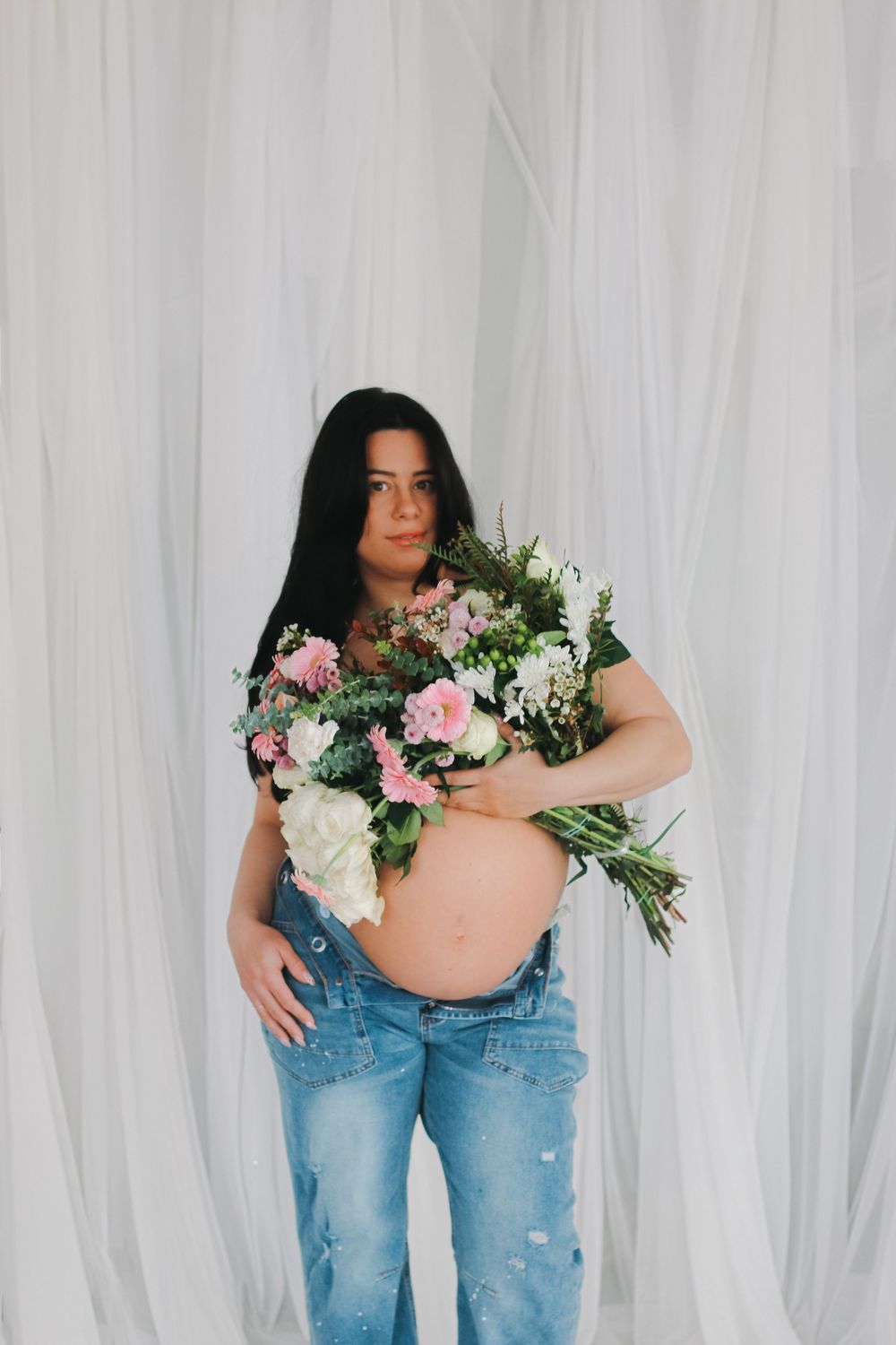 Bright, dreamy, timeless images capturing love, connection, tiny details, and the beautiful seasons of family life in Las Vegas.