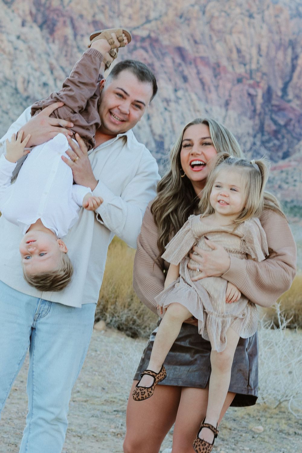 Bright, dreamy, timeless images capturing love, connection, tiny details, and the beautiful seasons of family life in Las Vegas.