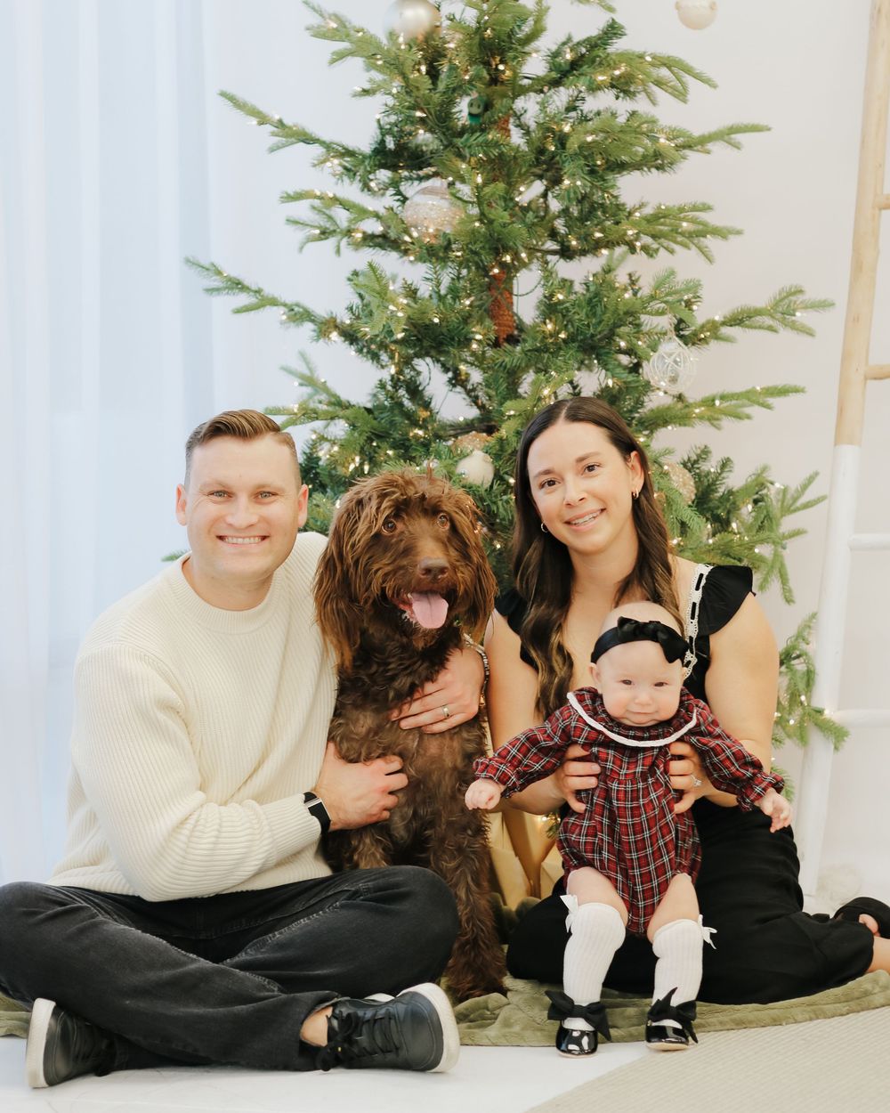 Bright, dreamy, timeless images capturing love, connection, tiny details, and the beautiful seasons of family life in Las Vegas.