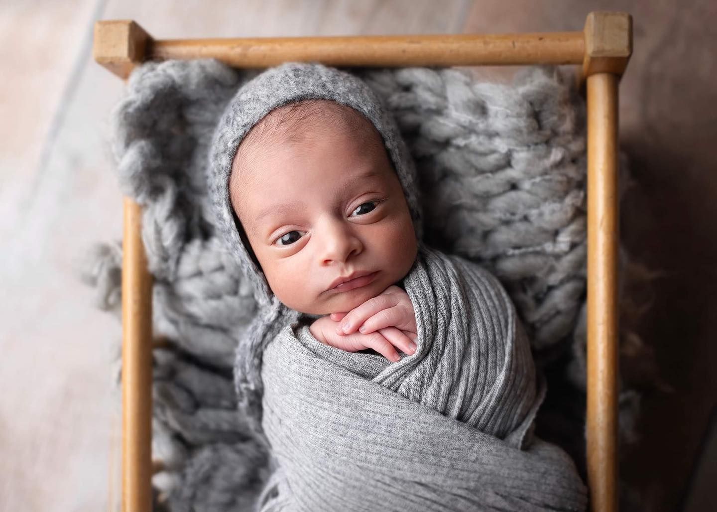 Awake newborns are beautiful. Elizabeth Lang Photography.