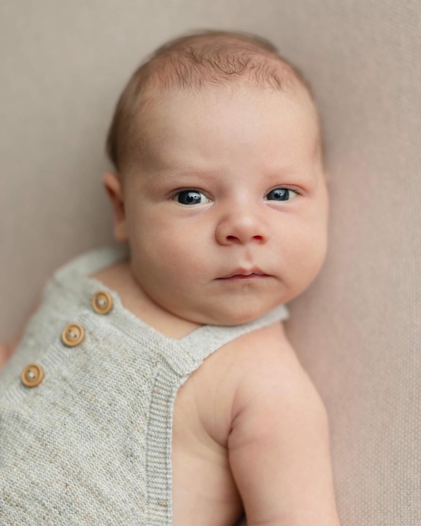 Awake newborns are beautiful. Elizabeth Lang Photography.