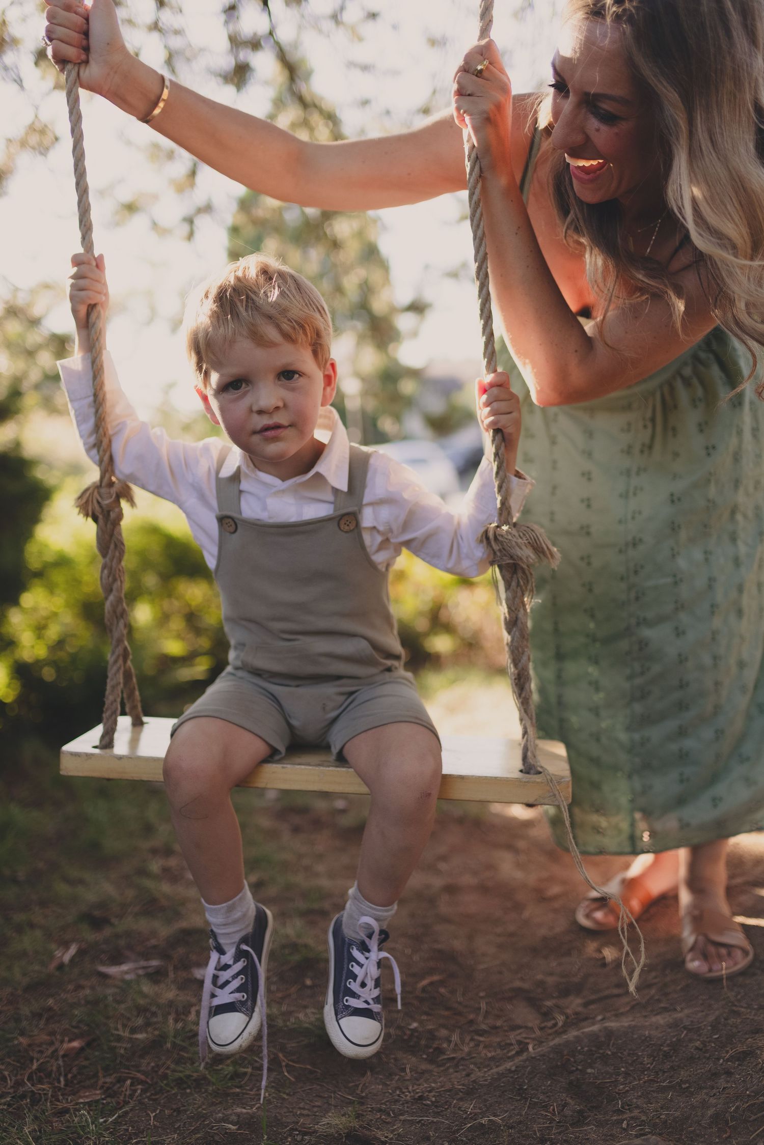 mom pushes her son on a swing Garden mini sessions Surrey family photography Elizabeth Lang Photography.