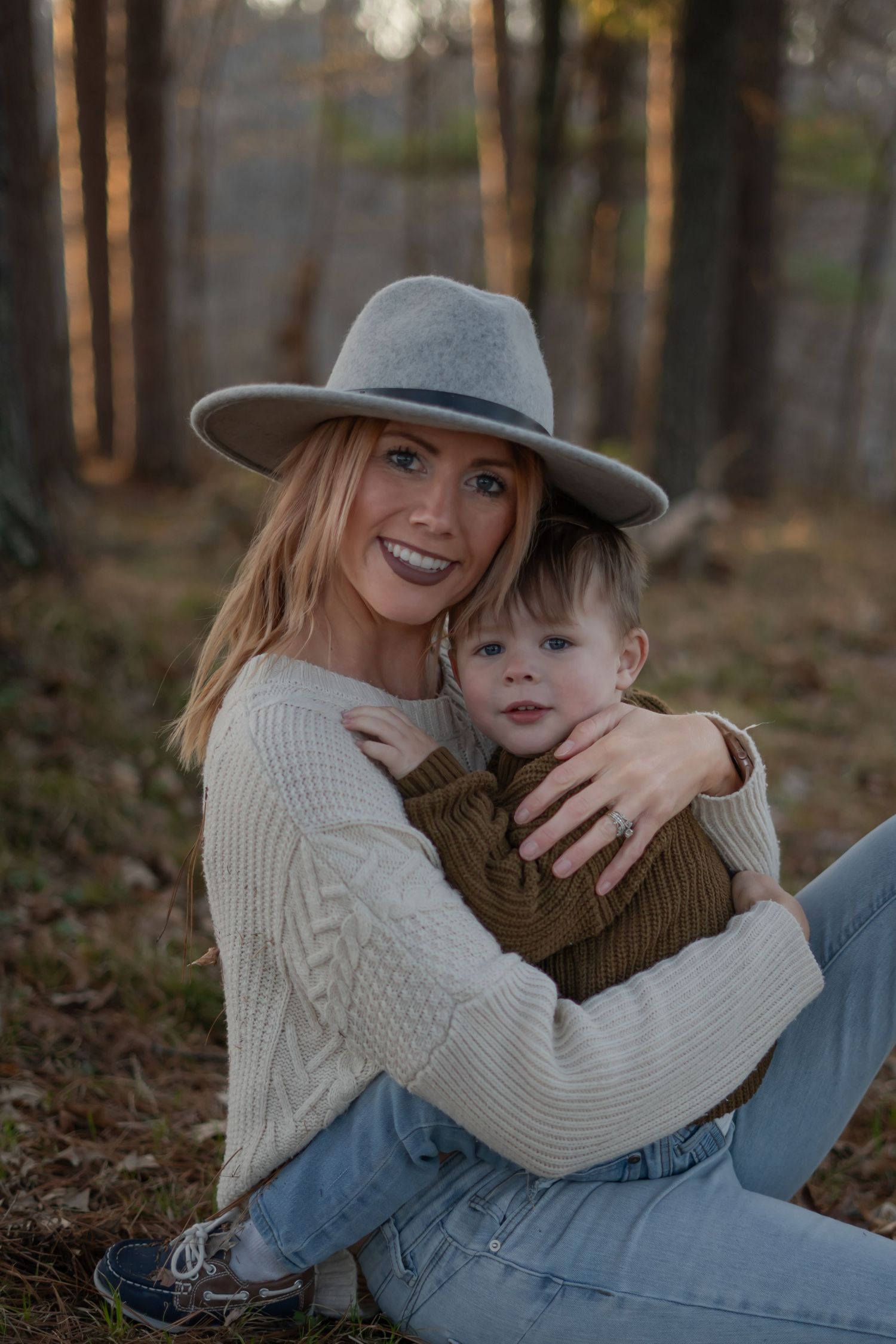 Family and pregnancy announcement photos at Fritz Loven Park in Nisswa, Minnesota.