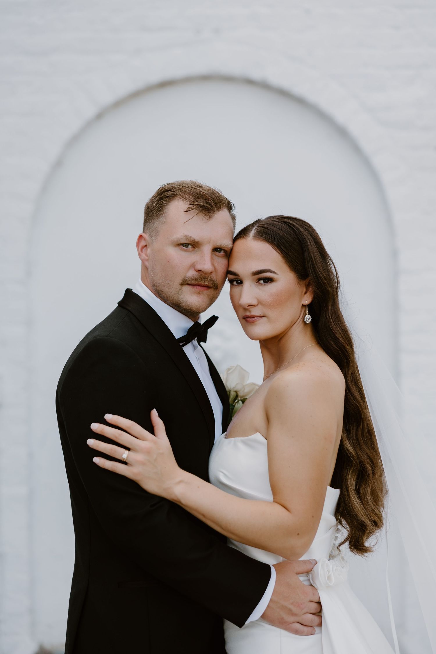 Bride and groom portrait at The Bleak House, historic Knoxville wedding venue, TN wedding photography