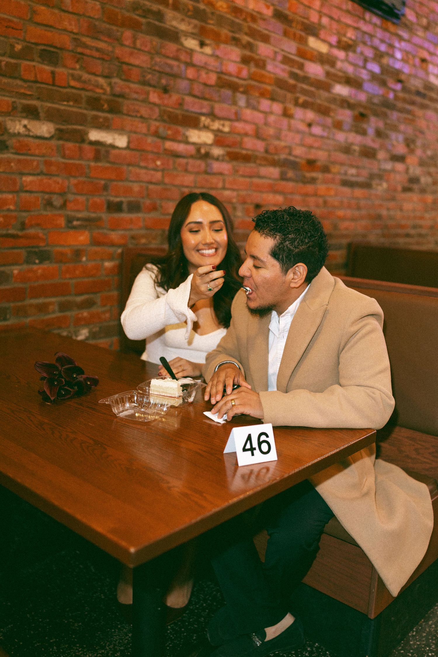 Nashville elopement photographer Karla Derry
couple sharing a cake together