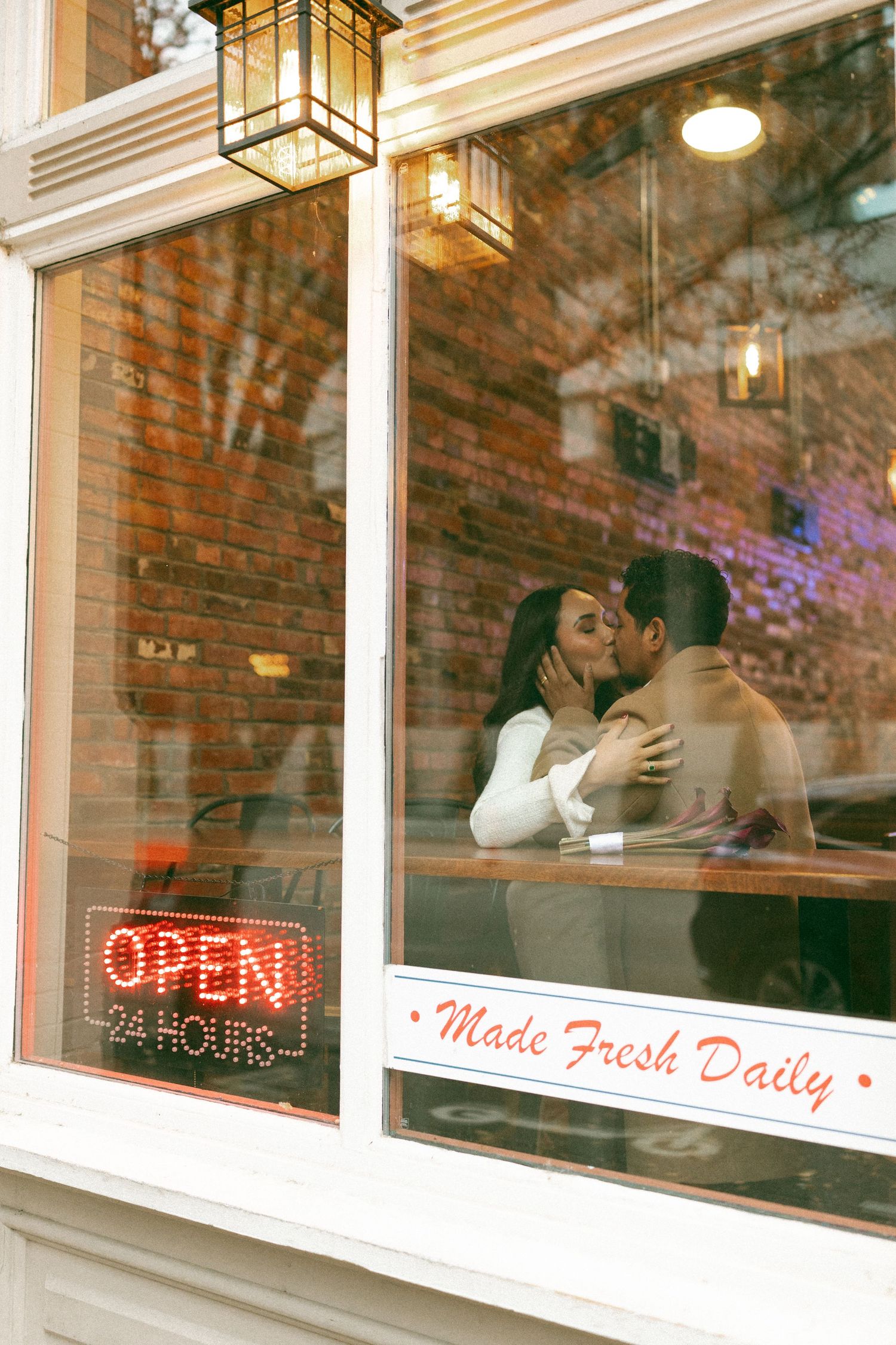 Nashville elopement photographer Karla Derry
couple through a window of a restaurant