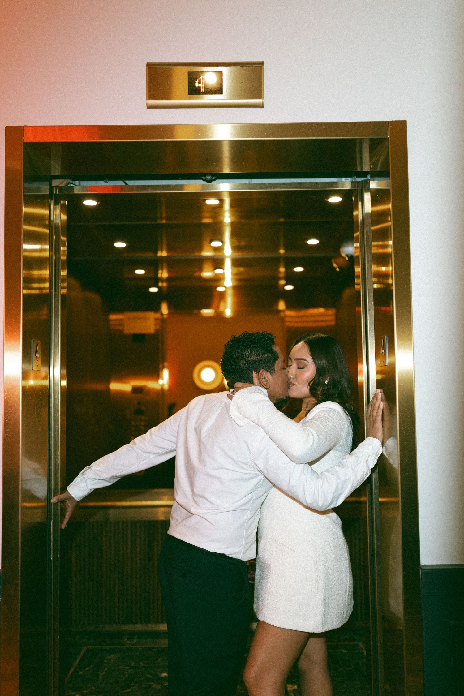 Nashville elopement photographer Karla Derry
elevator kissing pose