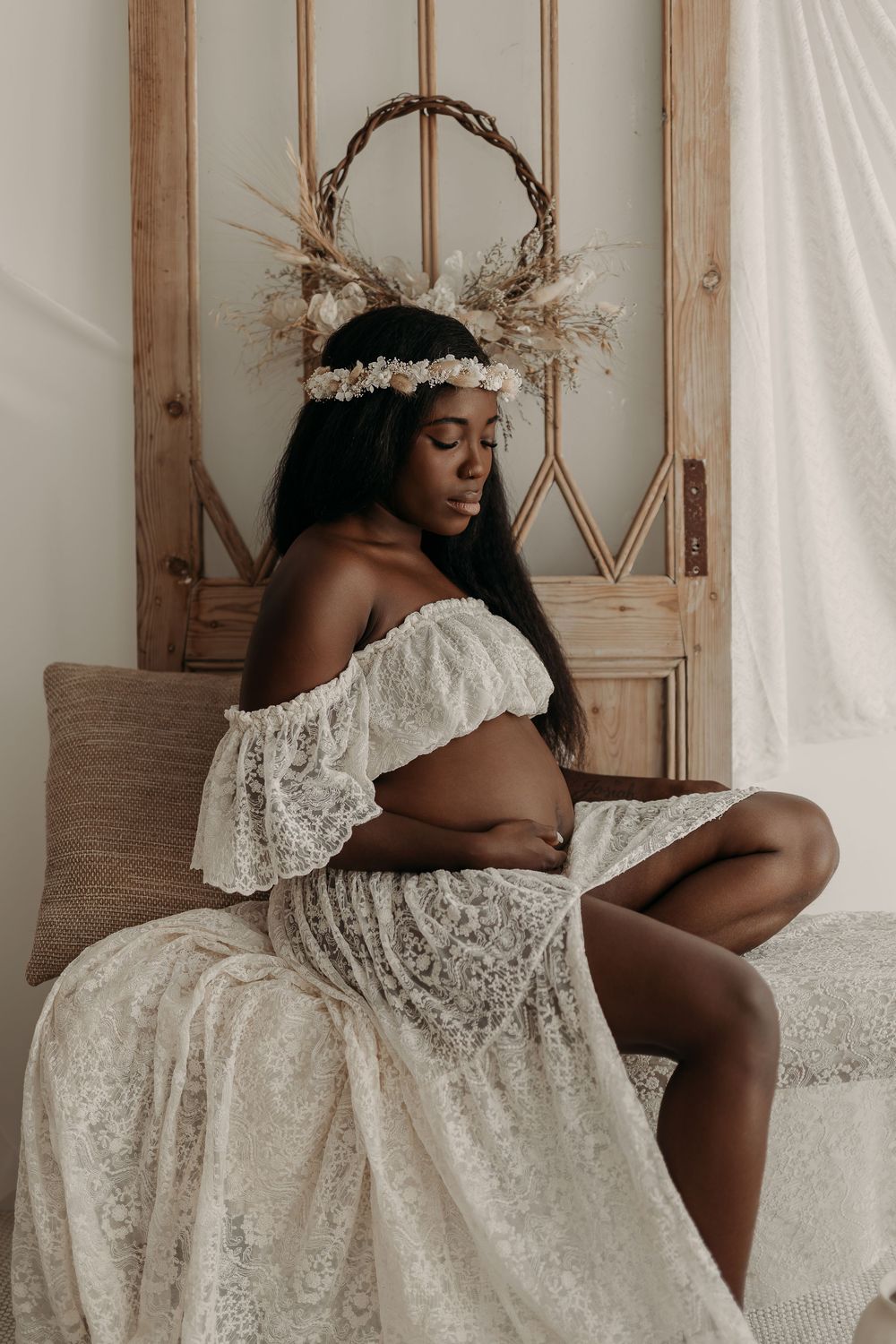 Portrait de future maman en studio à Saint Aubin de Médoc.