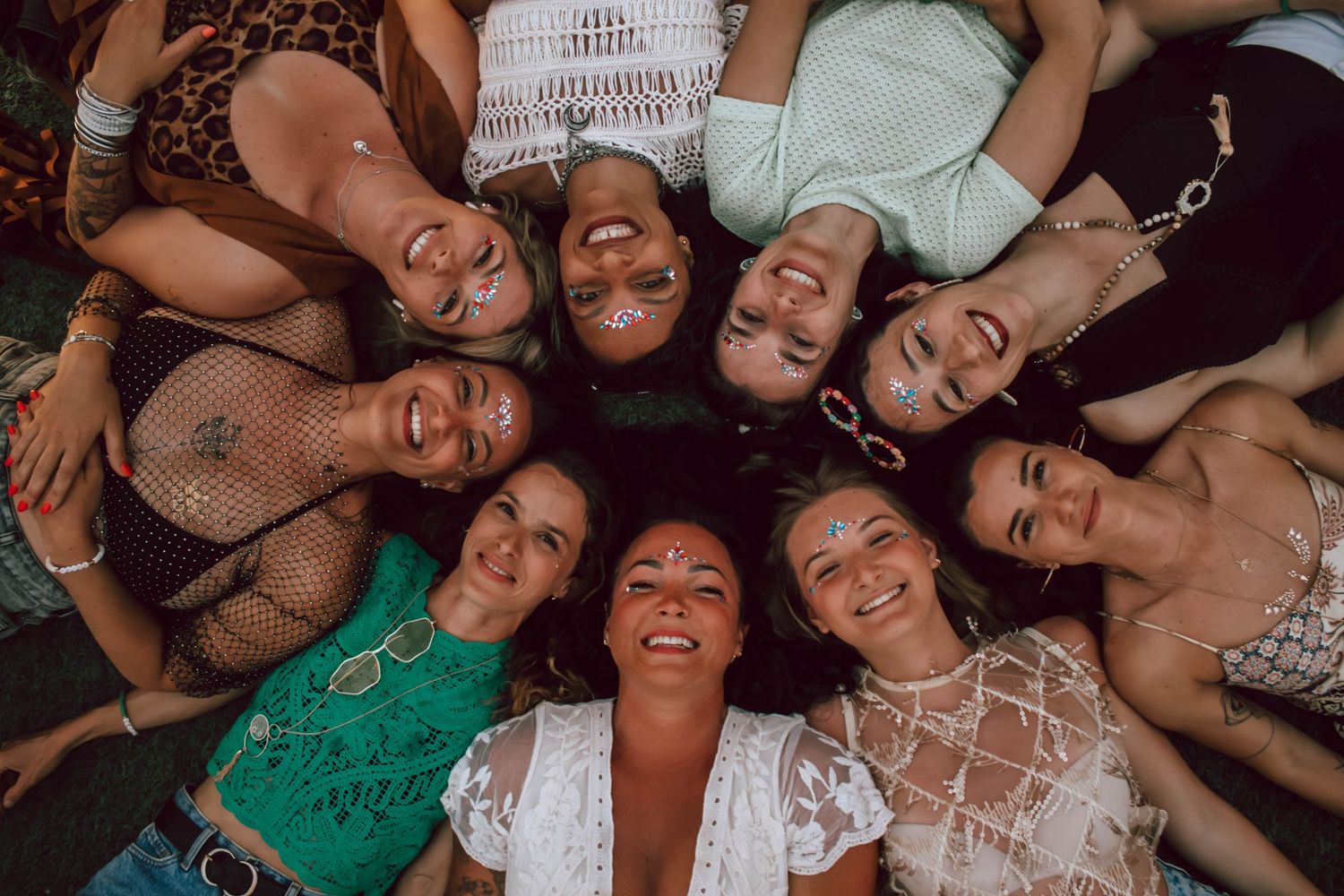 Séance photo EVJF à Bordeaux entre amies, dans une ambiance joyeuse et conviviale.