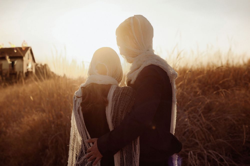 Golden hour dreamy fantasy halloween couples shoot in Spokane Washington.