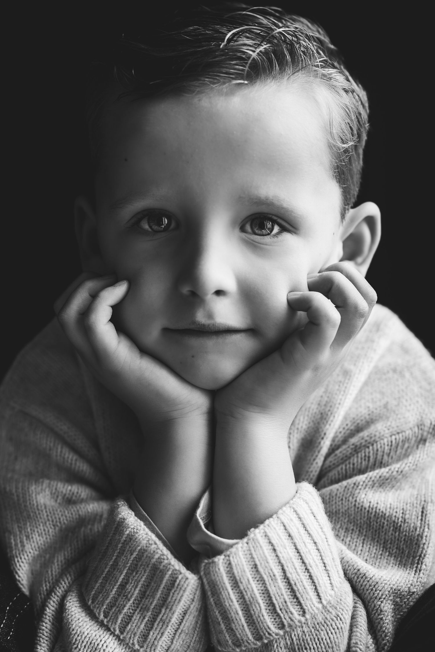 regard d'enfant en noir et blanc celine.s photography