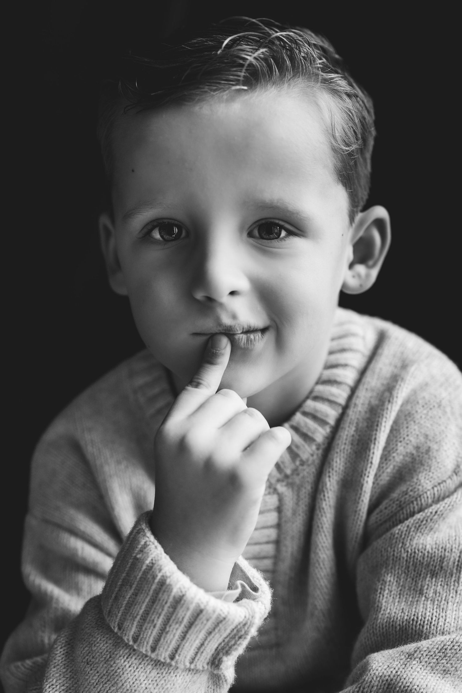 regard d'enfant en noir et blanc celine.s photography